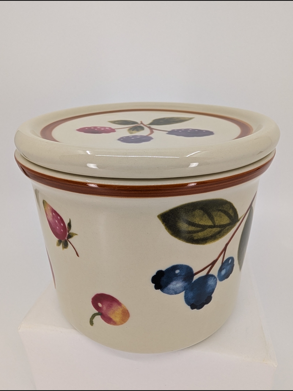 Longaberger Stoneware Pottery Berry Fruit Medley Botanical 1-Pint Crock & Lid - Picture 2 of 10